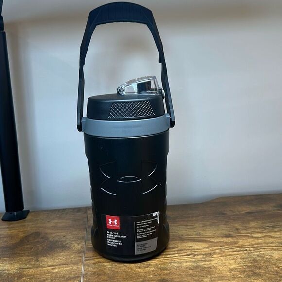 Under Armour Thermos Black/Gray 64 oz. Insulated Foam Hydration w/ Handle - Picture 1 of 8